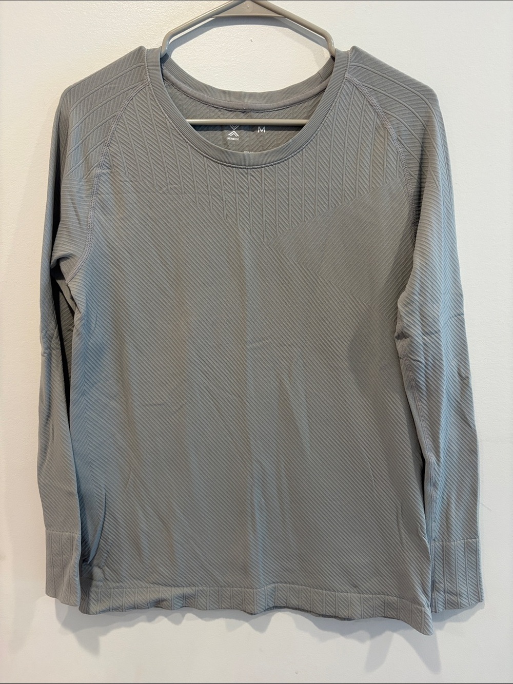 Xersion Long Sleeve Crew Neck Top in Gray ptp 18 length 26